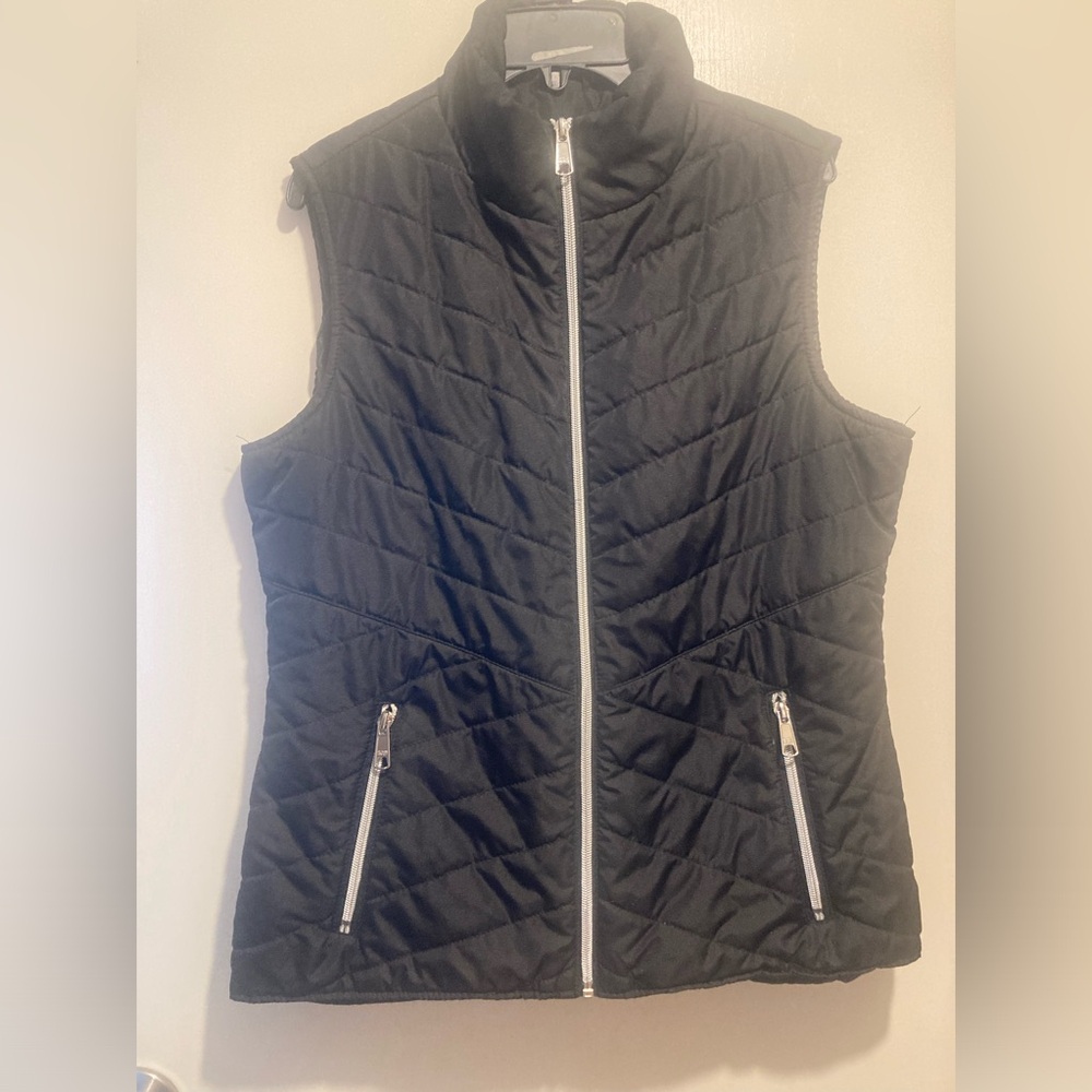 Black Rivet puffier vest